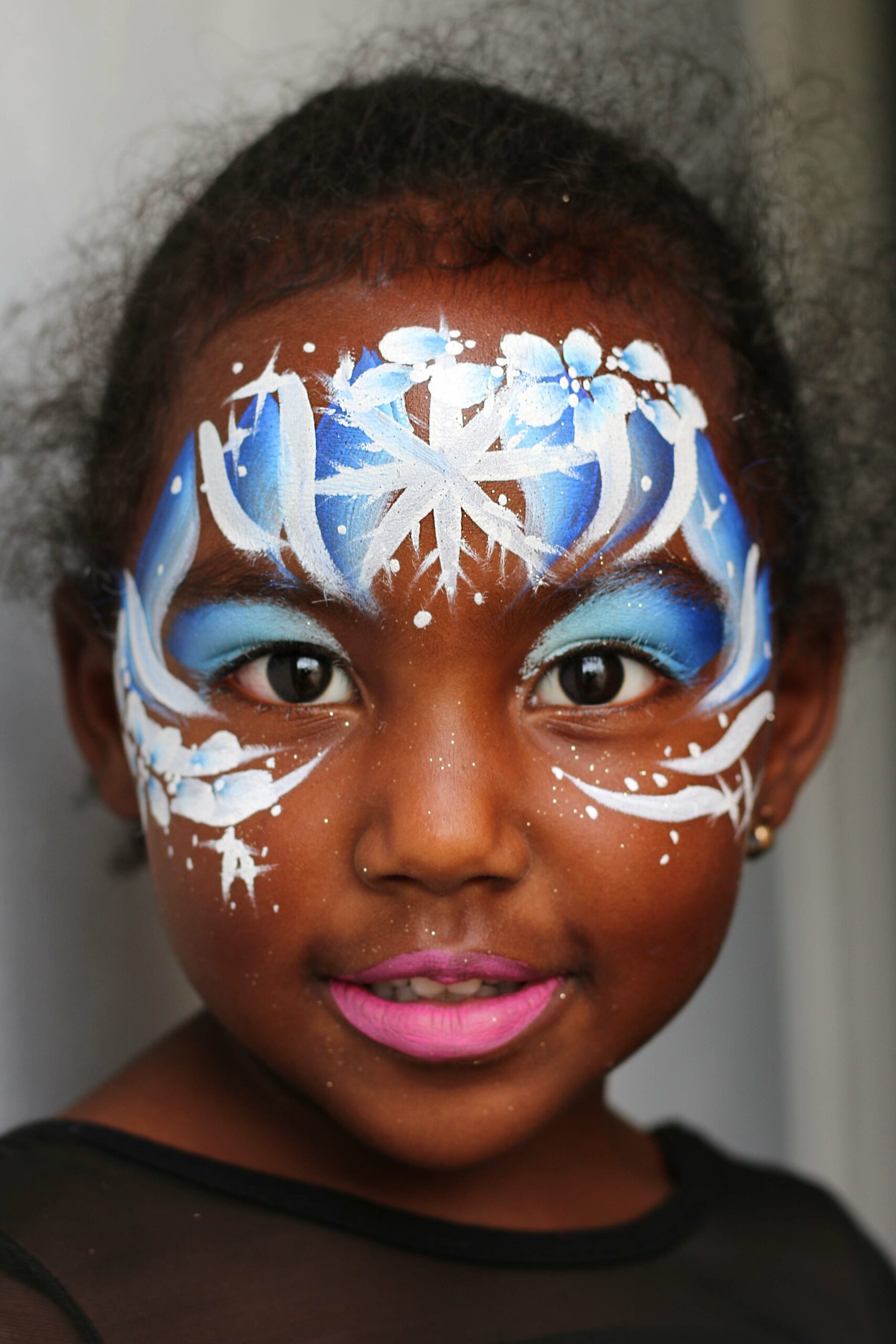 Photo du maquillage de la Reine des Neiges, modèle proposé durant la formation de face painting (maquillage enfant) spéciale Noël les 27 et 28 octobre 2025 à Melun
