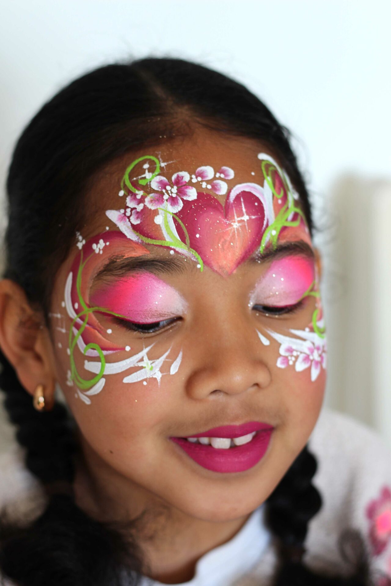 Photo maquillage démonstration en formation de Face Painting : la Princesse. formation proche Paris/IDF