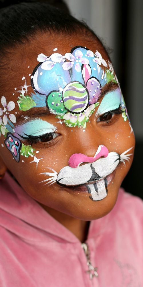 Photo maquillage résultat démonstration en formation de Face Painting : un lapin de pâques. Formation proche Paris/IDF